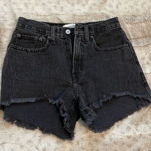 Abercrombie Mid Rose Boyfriend Short (Curve Love)